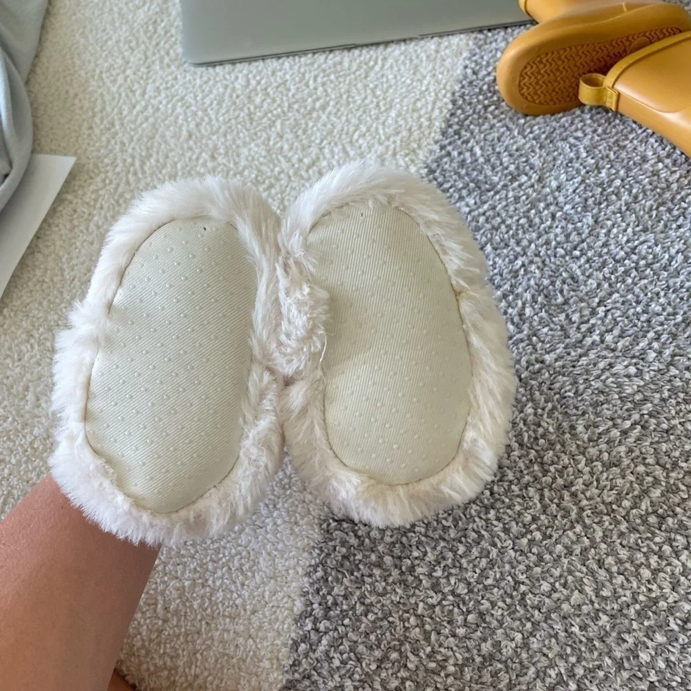 Baby llama baby slippers 0-3 months